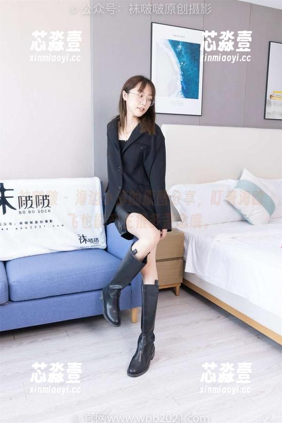 袜啵啵 - 海边小淳的原图分享，盯着海鸥飞也能产生很多歪念哦。