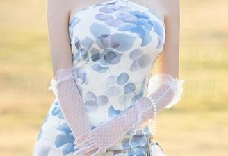 语画界 - 李丽莎的瑜伽作品，虽然是免费，但她的每一个姿态都贵得很。