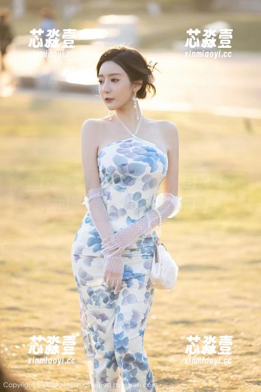 语画界 - 李丽莎的瑜伽作品，虽然是免费，但她的每一个姿态都贵得很。
