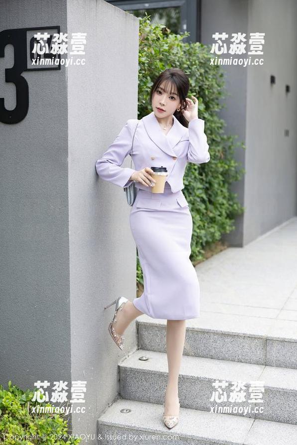 语画界-苏苏阿 语画界 - 原图中的苏苏阿,脚踝那淡淡的曲线,比姐妹们的美足还要更诱惑几分。