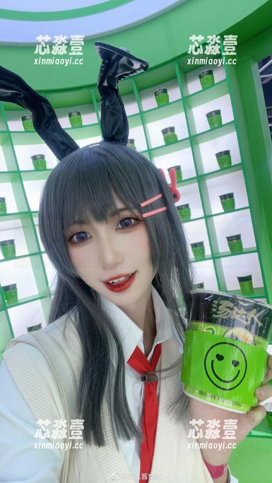 贝儿酱Miki 秋冬交替的时节,贝儿酱Miki给你带来的春梅COS资源,神秘又俏皮!