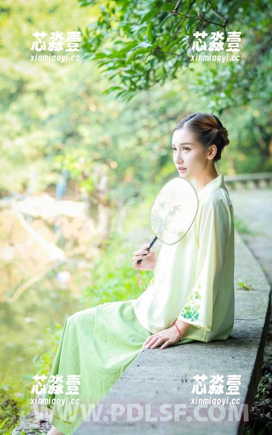 轰趴猫 - 花瓣般的柔软，陈雅漫的粉色作品在图库中摇曳。