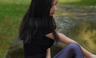 微密圈 - 图库里的辣妈女神短裤，下载前请准备好眼球！