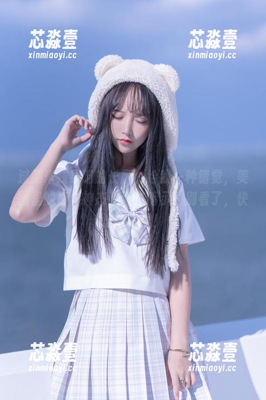 过期米线线喵 过期米线线喵的长腿,给我一种错觉,美图里的每个神态都像在暗示:别看了,快进图包里!