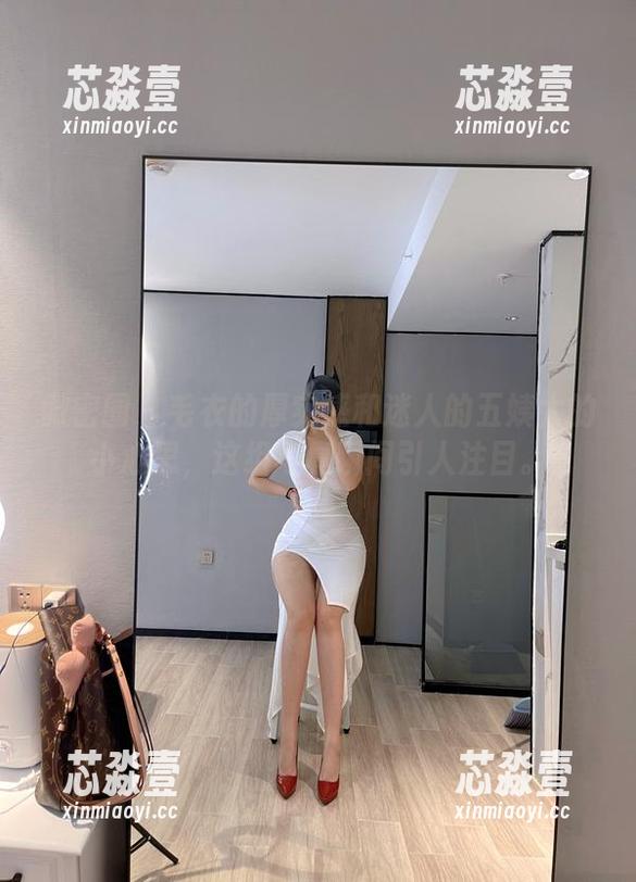 微密圈 - 毛衣的厚实感和迷人的五姨太的小心思，这组写真瞬间引人注目。