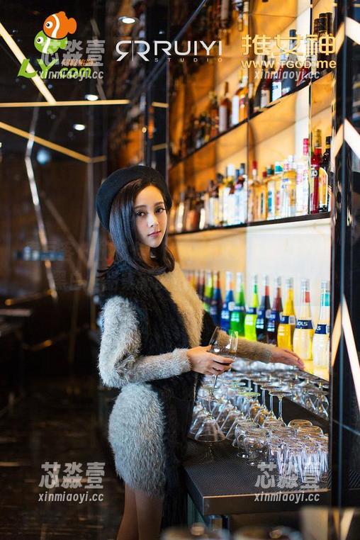 青豆客 - 施忆佳Kitty酱又来了，这次的黑白作品集新鲜出炉，直击魂魄！