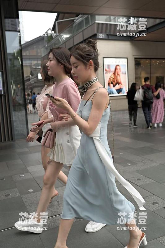魔镜街拍 - 婷婷的这套图，寒风里的无圣光显得肉丝格外迷人，不管了，赏吧！
